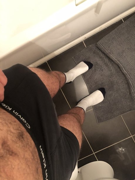 R Hung model porn photo