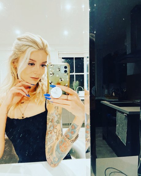 Quirkk pornstar art archive