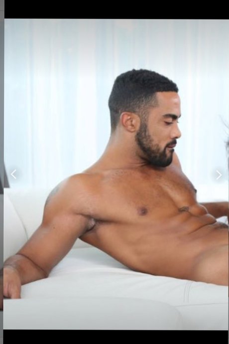 Quinton Hillocks pretty model photo