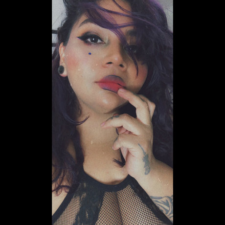 Empress Peng exclusive model photo