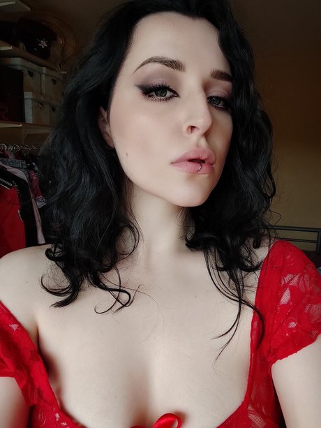 _Quinn Linden_ hot actress pics