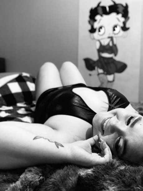 Queen Vixin_ sexy pornstar galleries