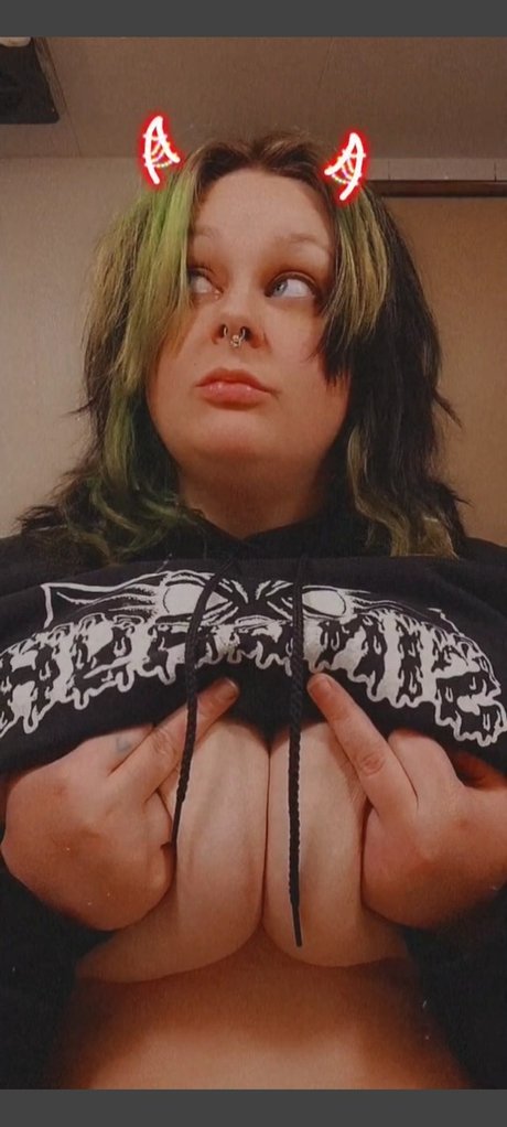 QueenSyn_ pretty pornstar images