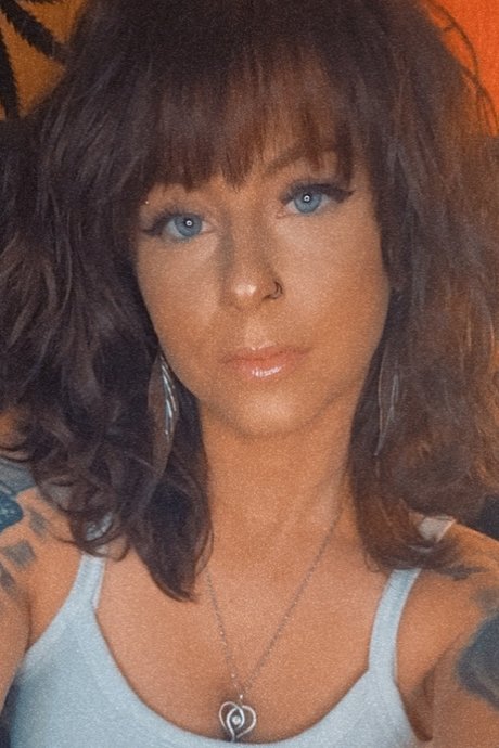 Queen SouthernBelle pornstar adult pics