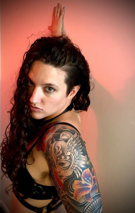 Queen Rose 1 1 Video Calls amp amp Sexting_ star pretty photo