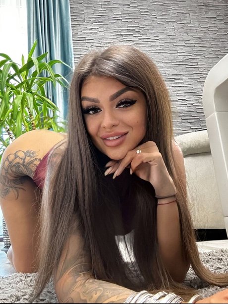 Queen Roberta beautiful actress archive