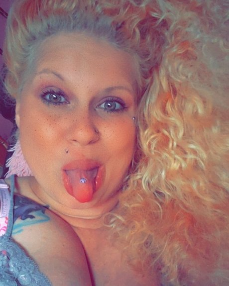 Red Elliott pornstar beautiful pics