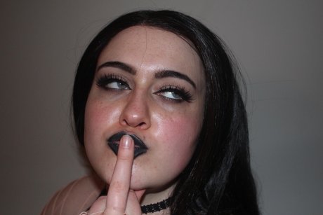 Queen G model hot photo