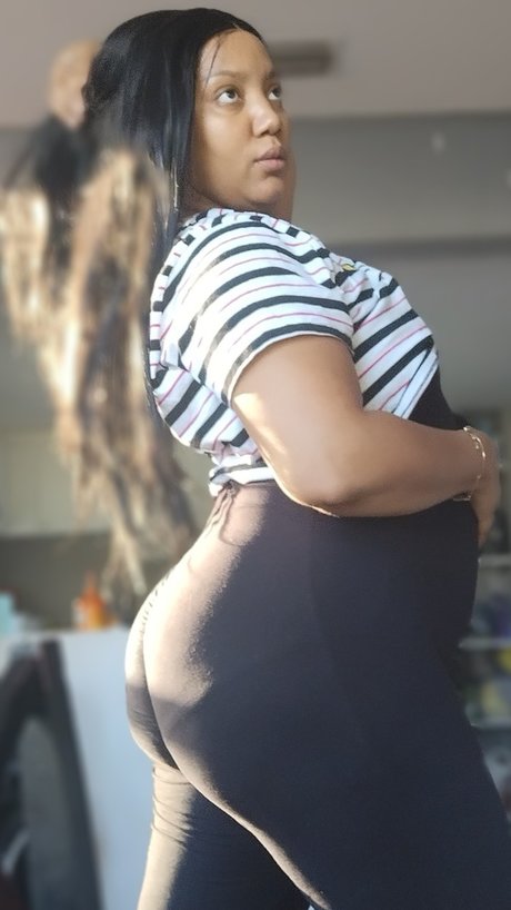 Queen Cosmos perfect actress picture