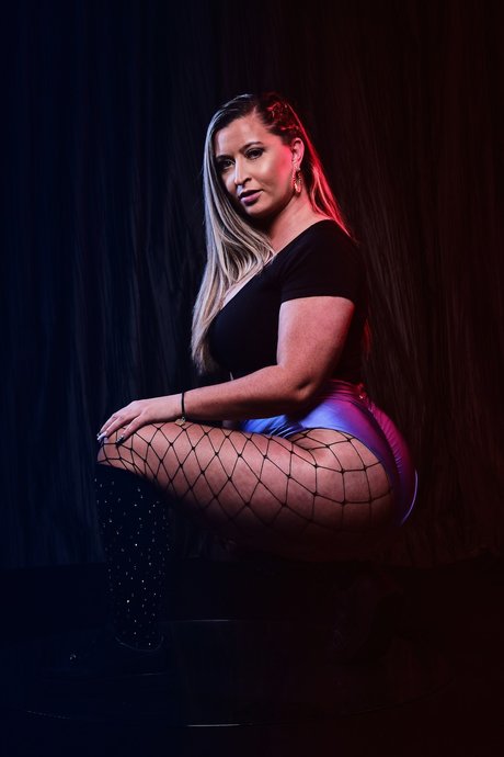 QueenBz adult star images