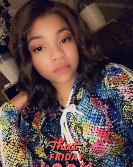 Shorty Love erotic model archive