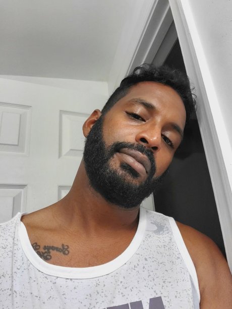 Deen Truth pornstar exclusive pic