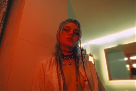 DE VILKAS nice actress picture