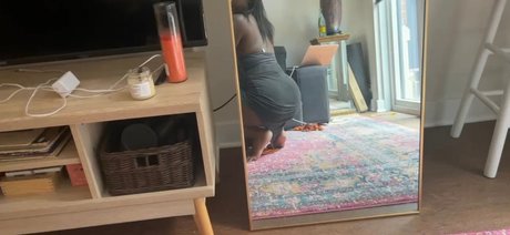 Dex and Mona art actress photo