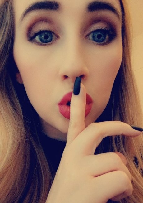 Mistress Darcy Dale pornstar hot pics