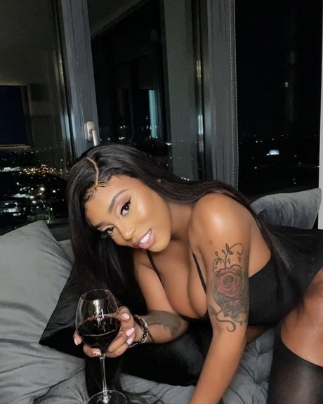 Sexy Michelle pornstar high quality pic