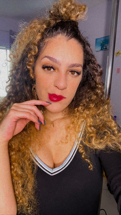 Dannie Almeida nude pornstar gallery