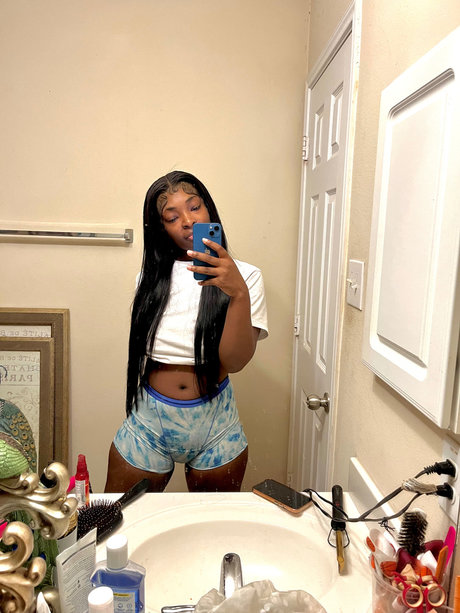 Sextin with Shaye the tiger naked actress pics