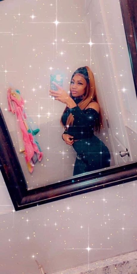 Prettiest Pisces_ naked star img