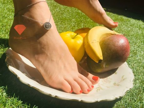 DishFeet erotic actress picture