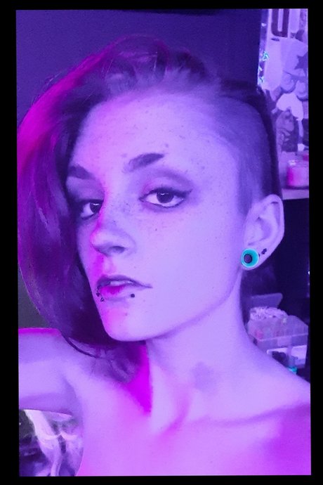 Rainy Kitten star erotic image