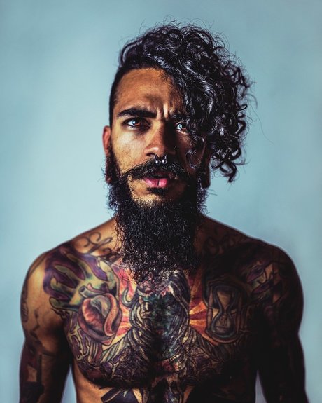 Raggedick model nude gallery