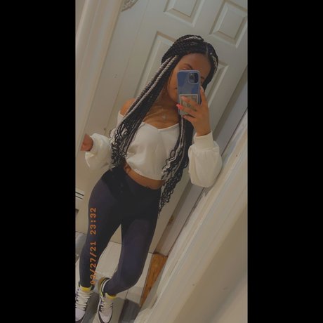 Laura Montilla nude star photos