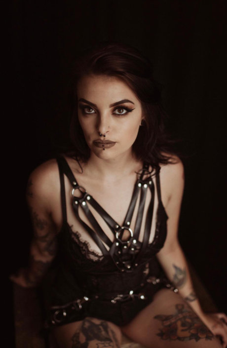 Caroline Helena model pornographic images