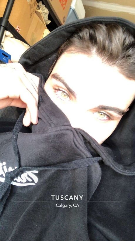 Noah Perrault Smith sexy actress picture