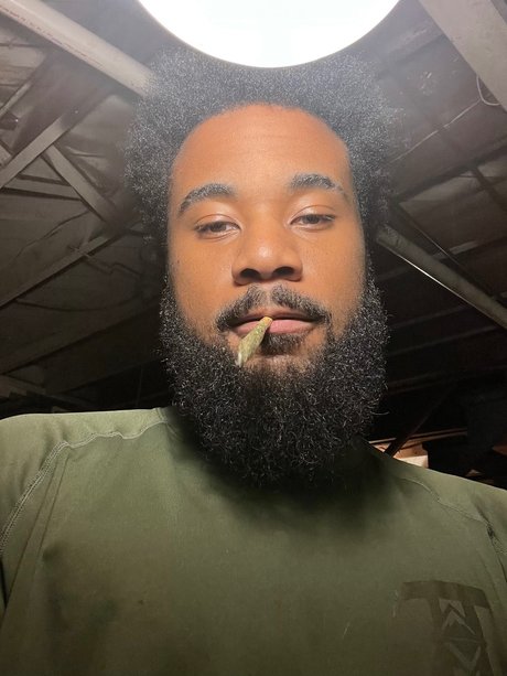 DDW adult model picture