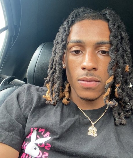 100kRob pornographic actress photo