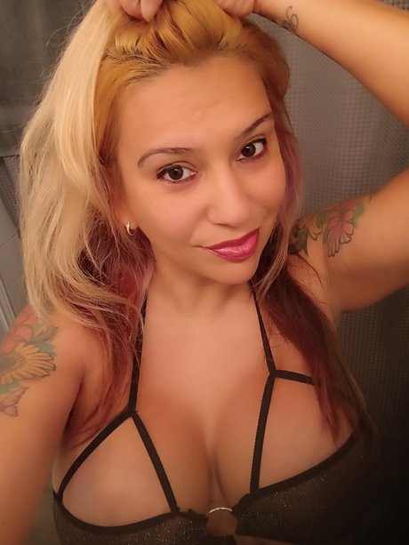 Cherry Bond pornstar erotic photos