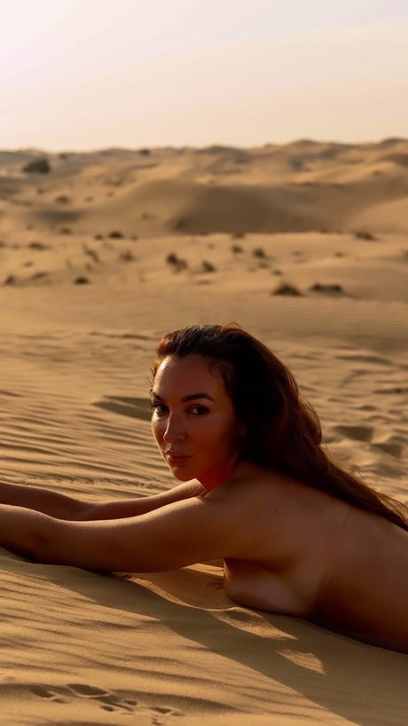 Raphaelle Baron perfect model image