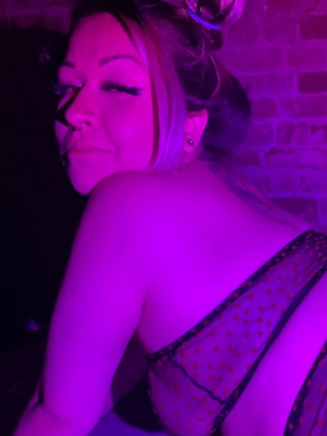 BEE NOT POSTING ANYMORE model art gallery