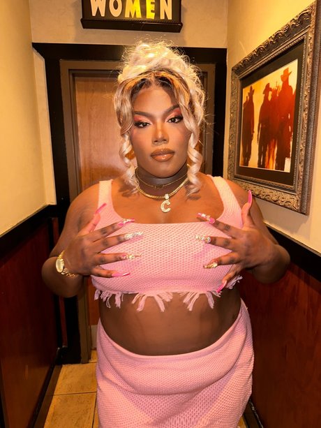 CarReisha Kiyae IG ReishaKiyae16 pornstar sexy galleries