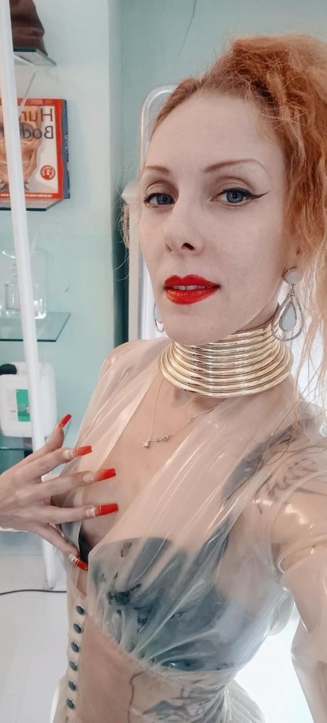 Regina Milano Dom beautiful pornstar pic