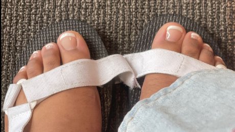 ReesiesFeetsies sexy model pictures