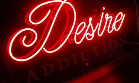 Red Valentine model top img