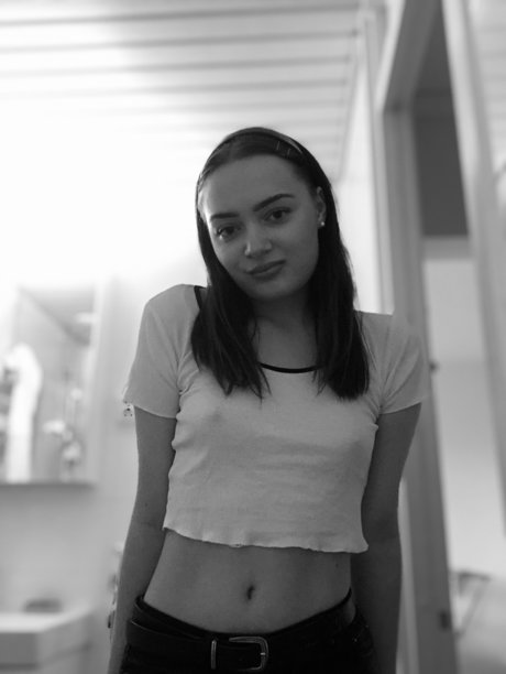 Redkiki model adult image