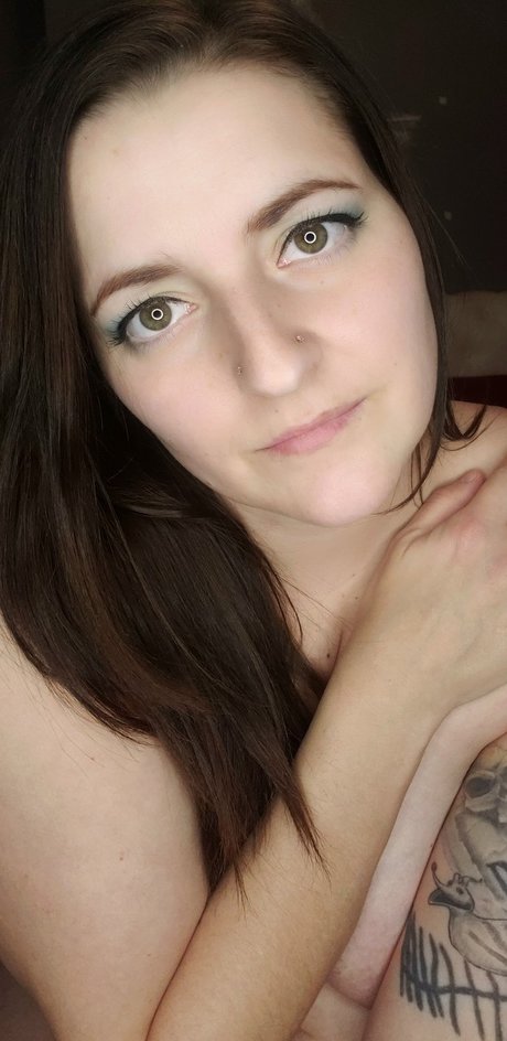 Redhotred pretty star pic