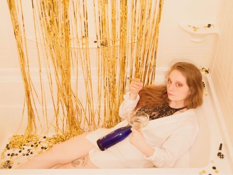 Your favorite strawberry blonde_ hd model image