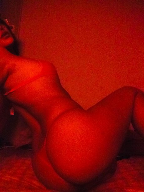 i Dare you Too_ model xxx pic