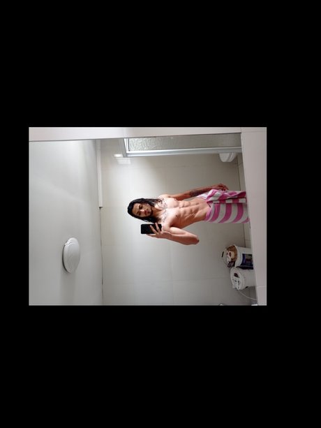 Its GogiGut sex model pic