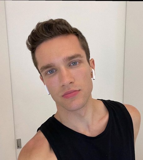 Roby erotic pornstar img