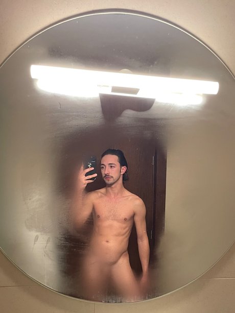 Romeo Bottom Boy in the Mirror pornstar adult pics