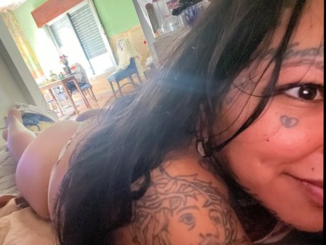 Rocitatu nude model picture