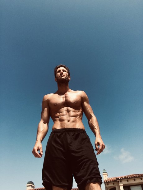 Ryan Mclane pornstar naked pictures