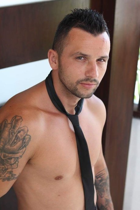 Dany Vallarta actress picture