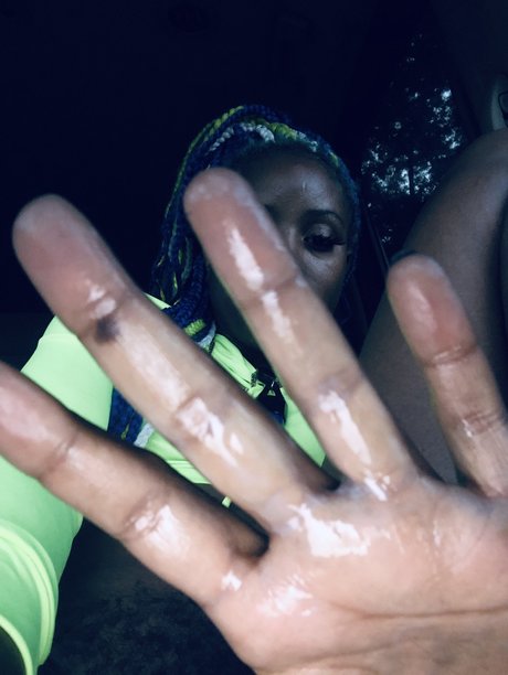 Queen2x nude model archive