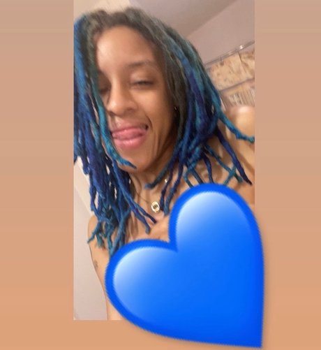 RoyalBlue sex star pics